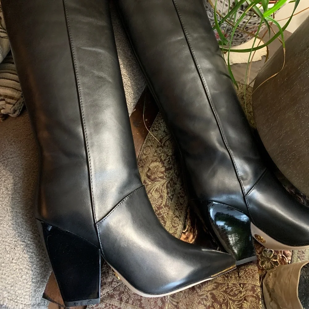 SOLD⛔️TORY BURCH SOFT LEATHER Knee high 3.6" heel pointy gold tip toe boots - Picture 5 of 16